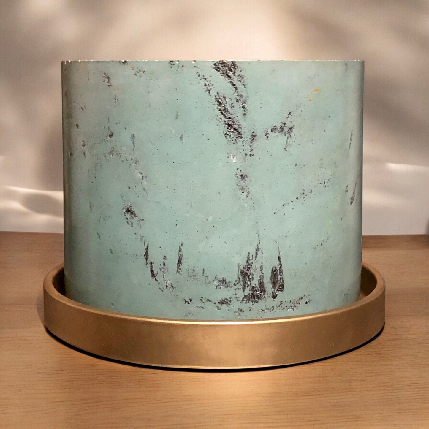 Robin Round Concrete Planter
